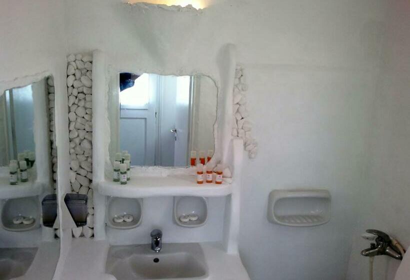 スタンダードスタジオ, Giannakas Studios