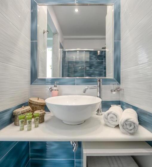 Номер Deluxe, Anatoli