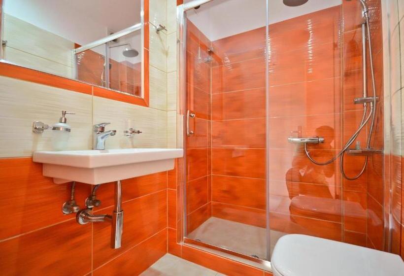 Номер Deluxe, Anatoli