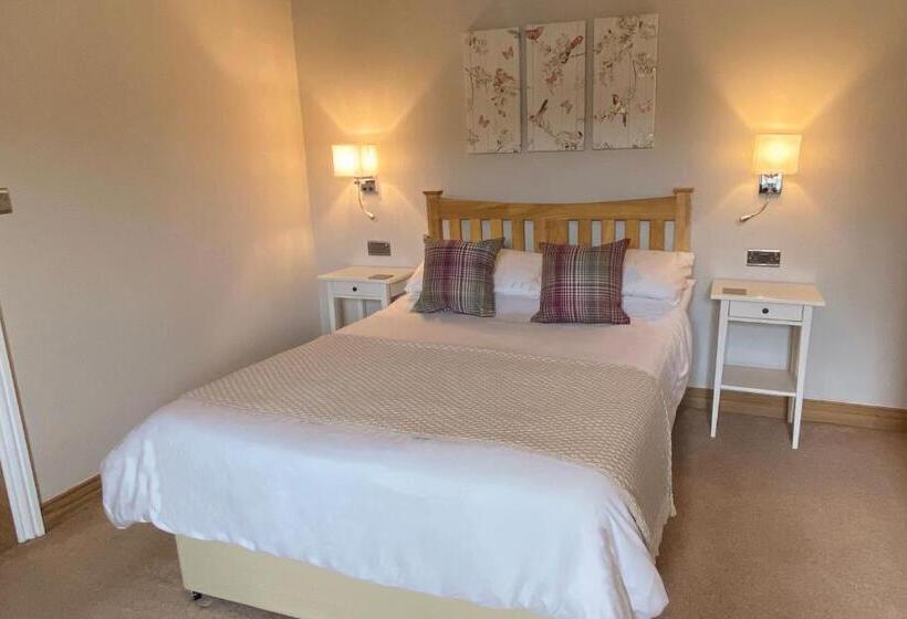 חדר משפחתי, Butterchurn Guest House