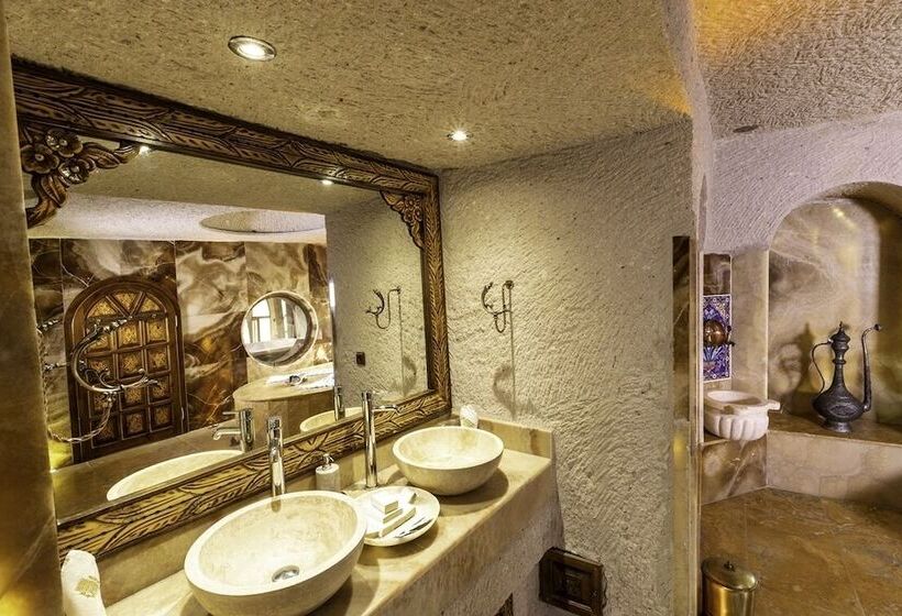 מיטת קינג בסוויטה, Cappadocia Gamirasu Cave