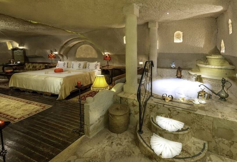 מיטת קינג בסוויטה, Cappadocia Gamirasu Cave