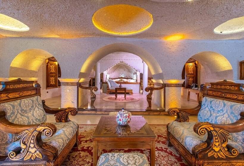 מיטת קינג בסוויטה, Cappadocia Gamirasu Cave