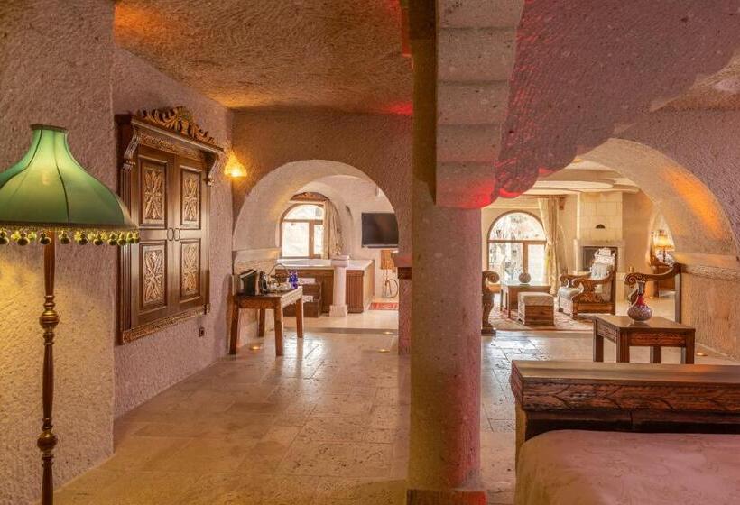 מיטת קינג בסוויטה, Cappadocia Gamirasu Cave