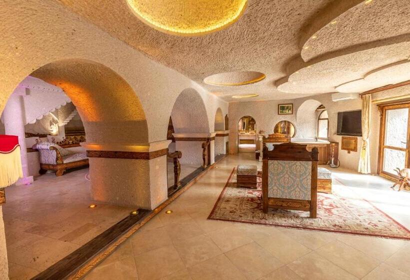 מיטת קינג בסוויטה, Cappadocia Gamirasu Cave