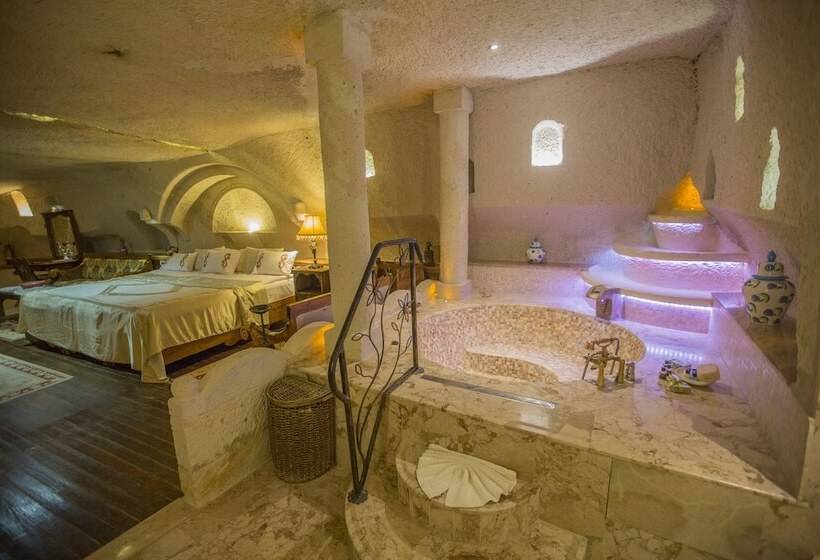מיטת קינג בסוויטה, Cappadocia Gamirasu Cave