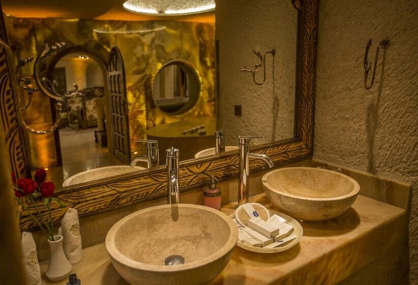 מיטת קינג בסוויטה, Cappadocia Gamirasu Cave