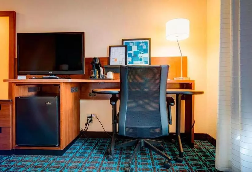 اتاق استاندارد, Comfort Inn & Suites Green Bay Stadium Area
