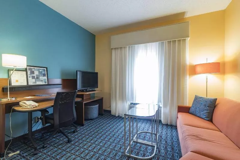 سوئیت با تخت بزرگ, Comfort Inn & Suites Green Bay Stadium Area