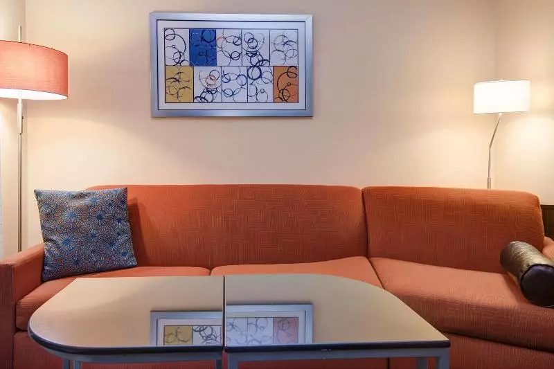 سوئیت با تخت بزرگ, Comfort Inn & Suites Green Bay Stadium Area