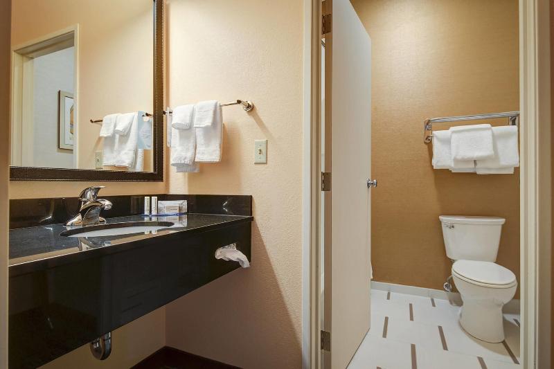 Люкс Кровать Кинг, Comfort Inn & Suites Green Bay Stadium Area