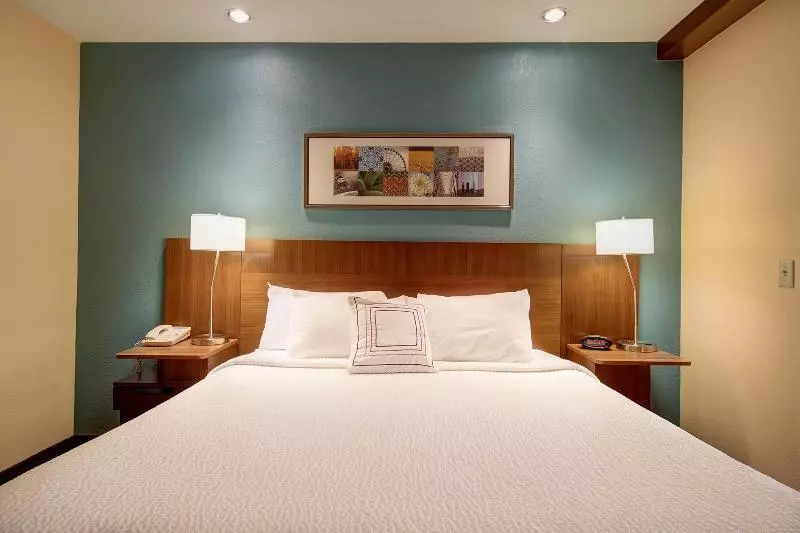 سوئیت با تخت بزرگ, Comfort Inn & Suites Green Bay Stadium Area