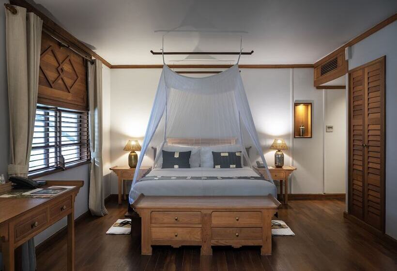 اتاق لوکس, Governor S Residence