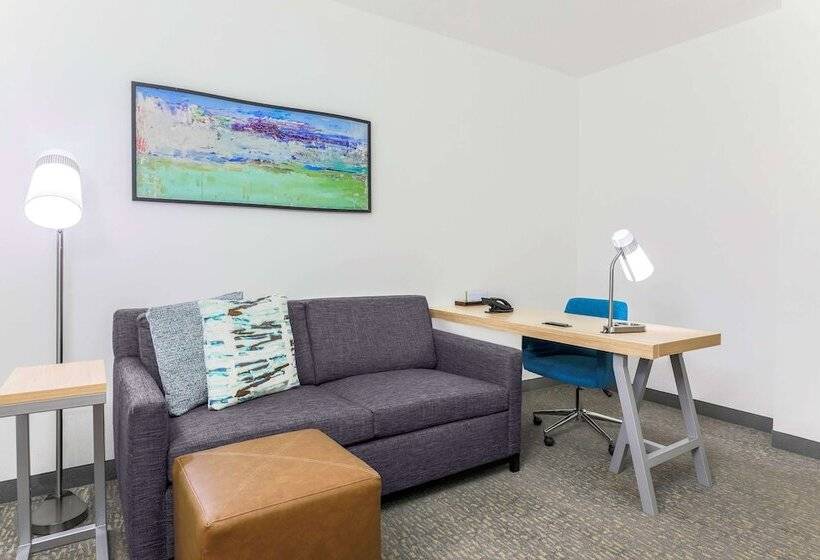 جناح, Hilton Garden Inn Tulsa South