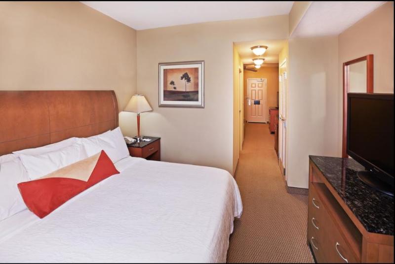 Люкс Кровать Кинг, Hilton Garden Inn Tulsa South