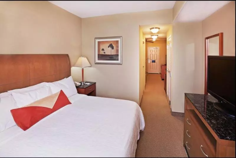 キングサイズベッドのスイートルーム, Hilton Garden Inn Tulsa South