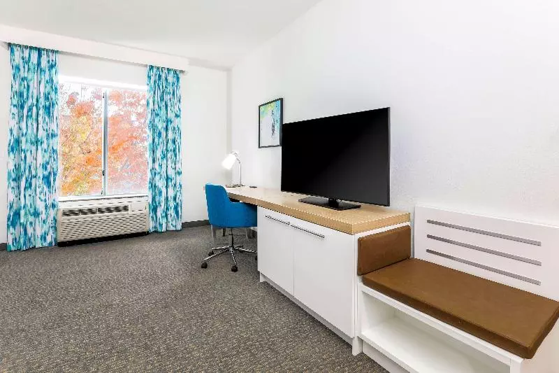 キングサイズベッドのスタンダードルーム, Hilton Garden Inn Tulsa South