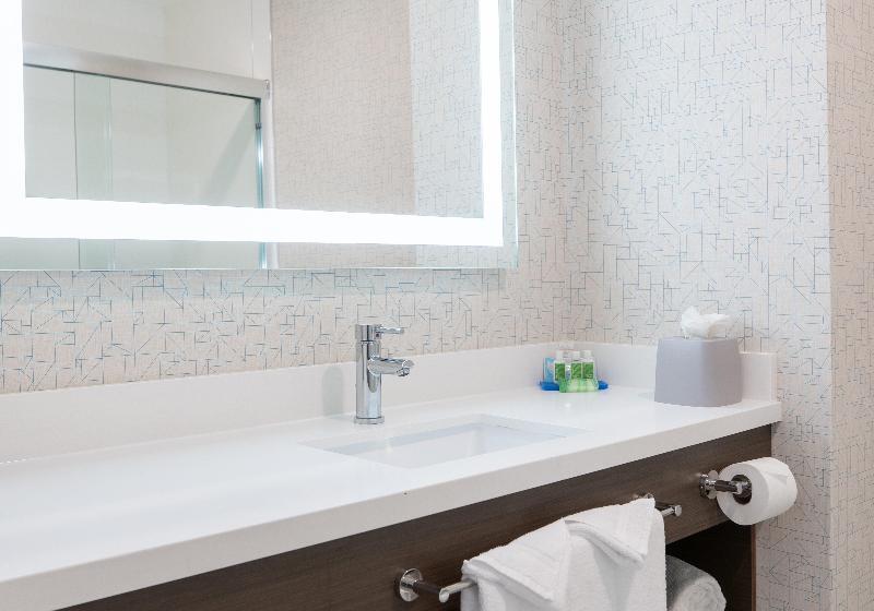 Номер Стандарт Кровать Кинг Адаптированный для Инвалидов, Holiday Inn Express San Clemente N – Beach Area, An Ihg