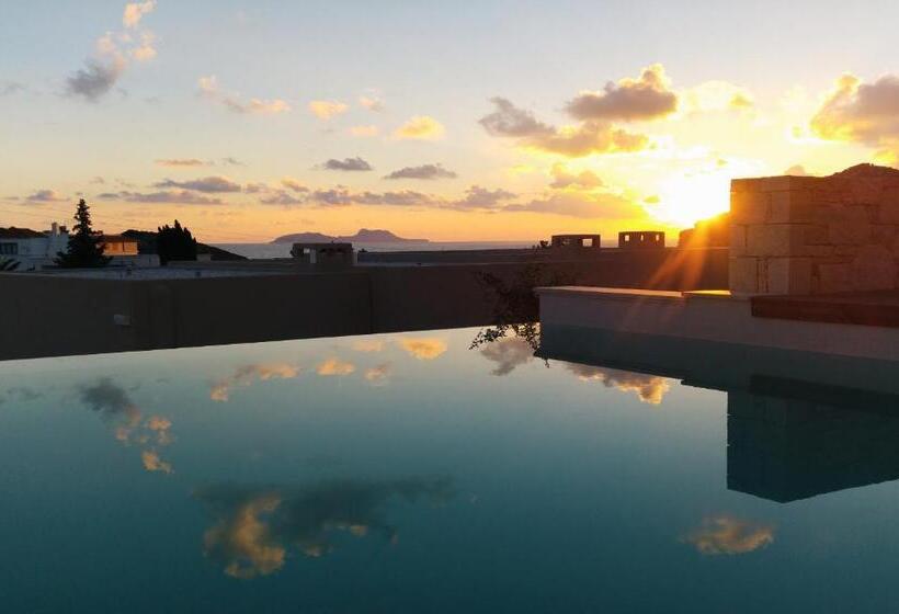 جناح جونيور مطلّ علي البحر, Paralos Irini Mare