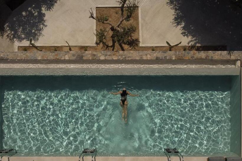 סוויטת ג'וניור נוף הרים, Paralos Irini Mare