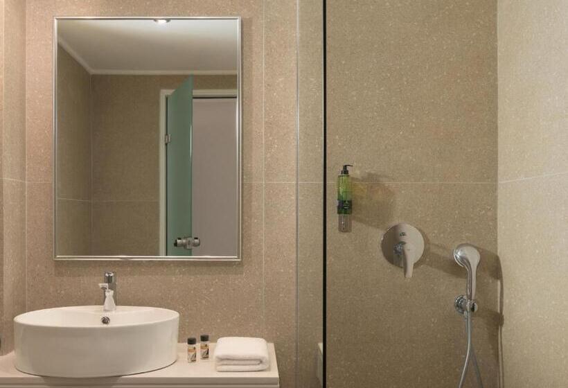 סוויטת ג'וניור נוף הרים, Paralos Irini Mare