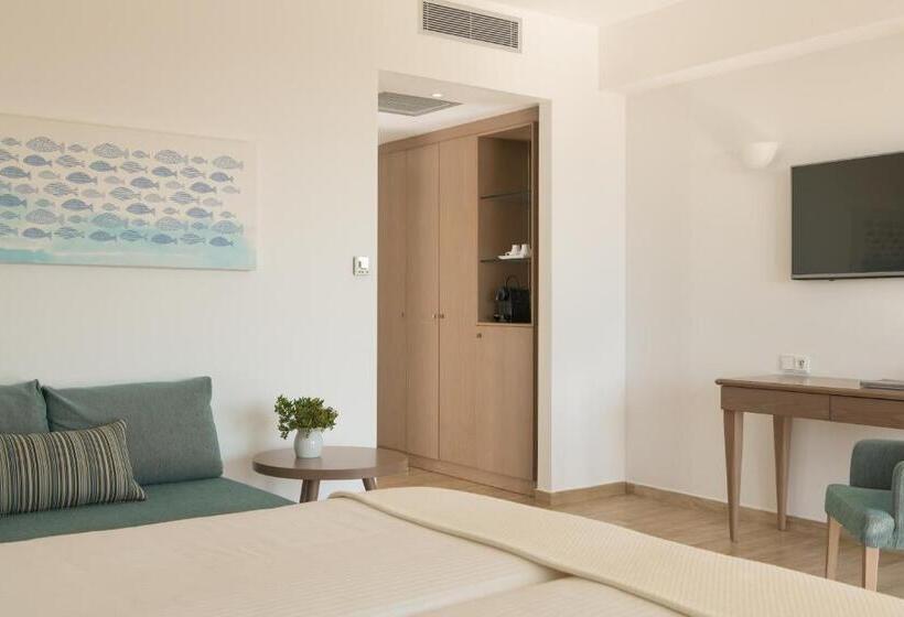 جناح جونيور مطلّ علي البحر, Paralos Irini Mare