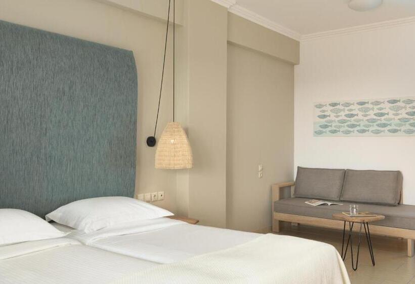 جناح جونيور مطل على الجبل, Paralos Irini Mare