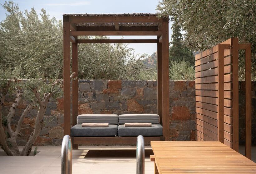 جناح جونيور مطل على الجبل, Paralos Irini Mare