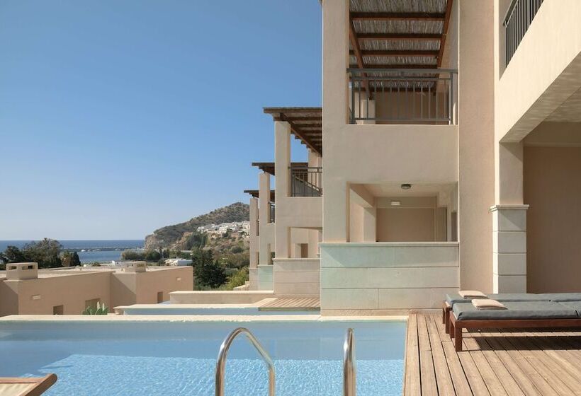 جناح جونيور مطلّ علي البحر, Paralos Irini Mare