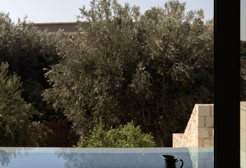 جناح مطلّ علي الجبل, Paralos Irini Mare