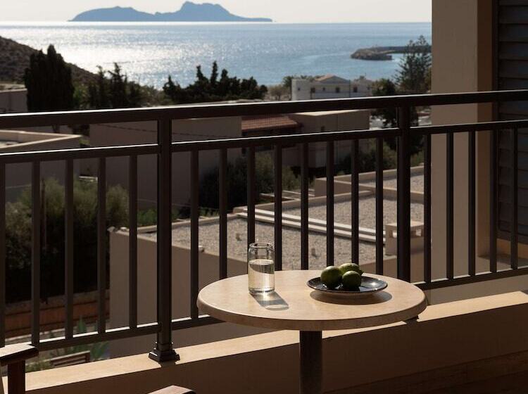 جناح جونيور مطلّ علي البحر, Paralos Irini Mare