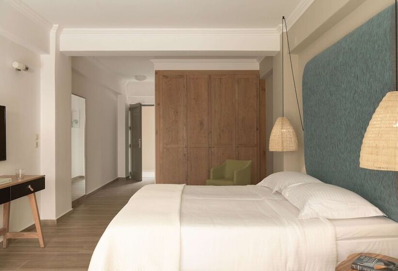 جناح جونيور مطل على الجبل, Paralos Irini Mare