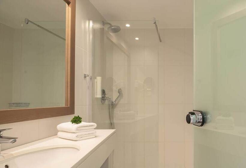 جناح مطلّ علي الجبل, Paralos Irini Mare