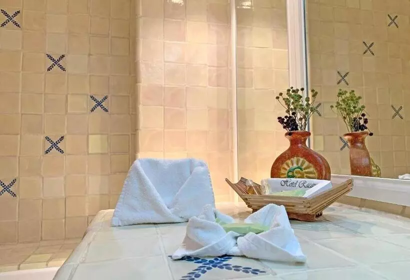اتاق استاندارد با تخت بزرگ, Racquet Cuernavaca