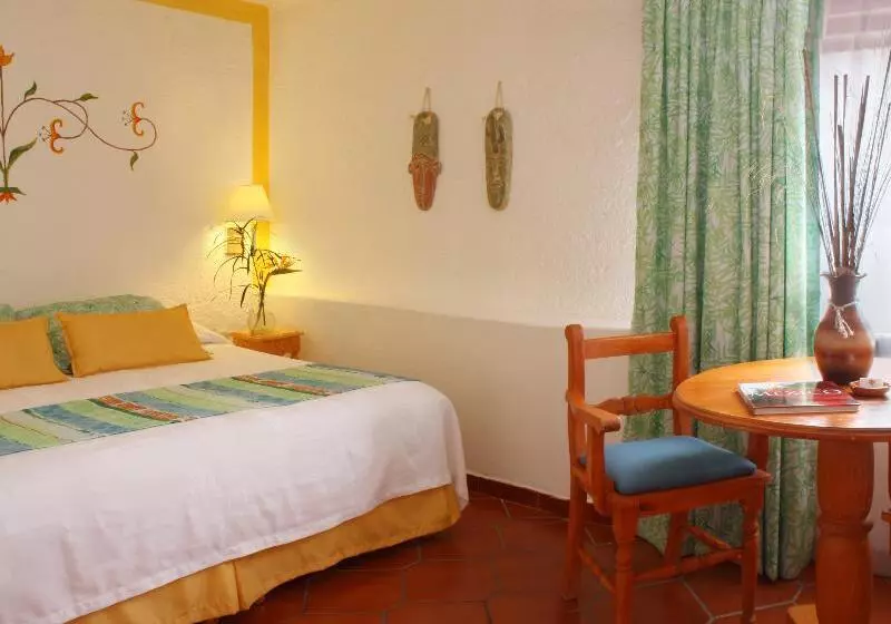 سوییت جونیور, Racquet Cuernavaca