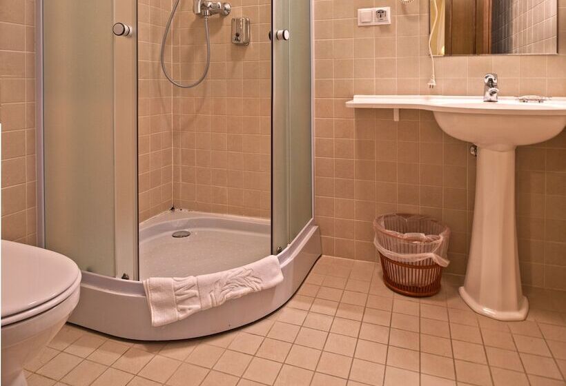 Economy Triple Room, Romantic Boutique Hotel & Spa