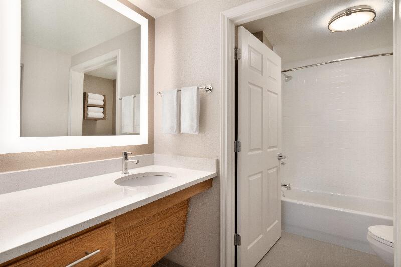 带大床的套房, Staybridge Suites San Antonio Downtown Convention Center, An Ihg