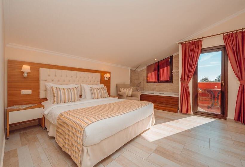 غرفة قياسية مزوَّدة بجاكوزي, Sundia by Liberty Suncity