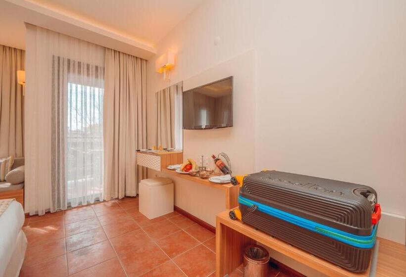 غرفة قياسية ثلاثية, Sundia by Liberty Suncity