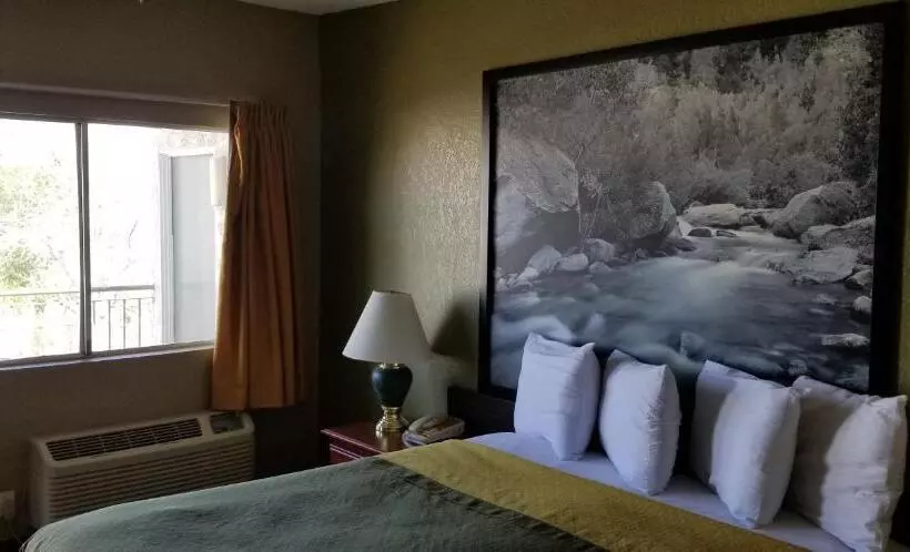 اتاق استاندارد با تخت بزرگ, Super 8 By Wyndham Ridgecrest