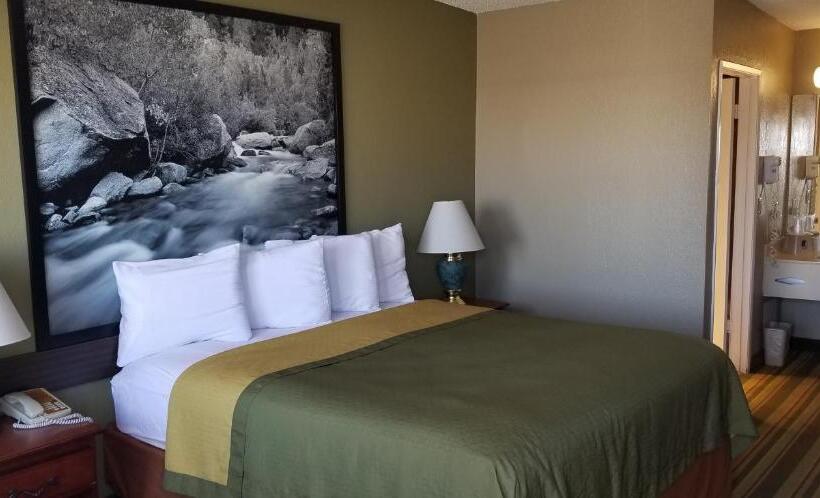 Стандартный Номер Кровать Кинг, Super 8 By Wyndham Ridgecrest