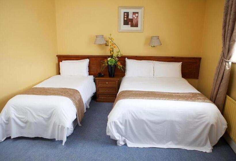 패밀리 룸, Leens Hotel