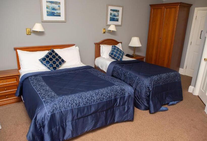 패밀리 룸, Leens Hotel