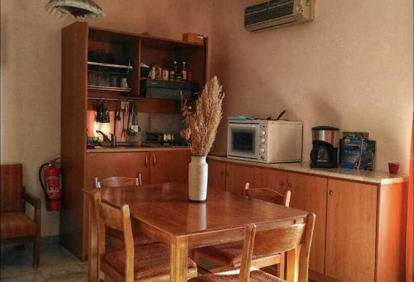 شقة غرفة واحدة, Oceanis Studios