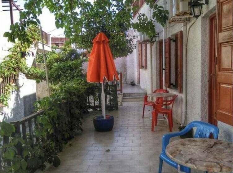 شقة غرفة واحدة, Oceanis Studios