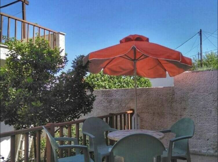 شقة غرفة واحدة, Oceanis Studios