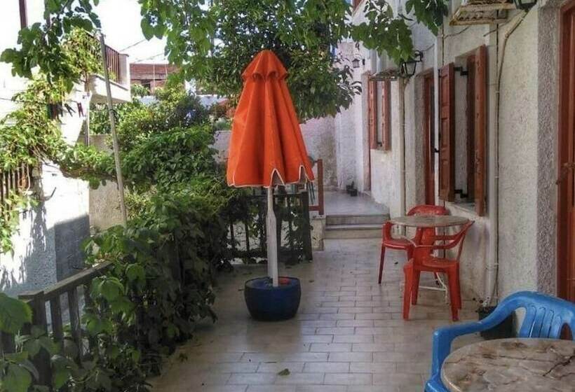 شقة غرفة واحدة, Oceanis Studios