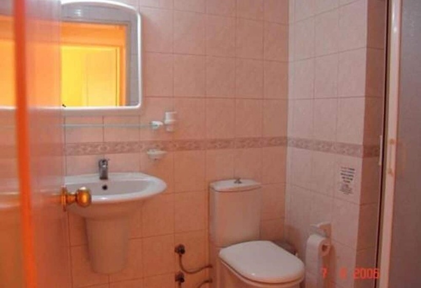 شقة غرفة واحدة, Club Sunsmile