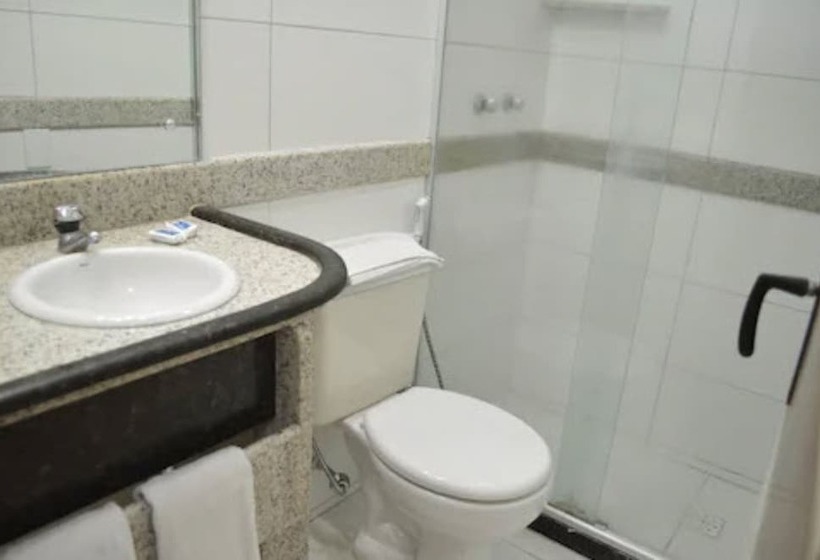 חדר סטנדרט לשלושה, Annamar