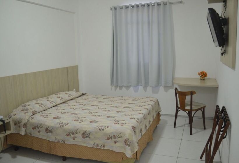 חדר סטנדרט לשלושה, Annamar